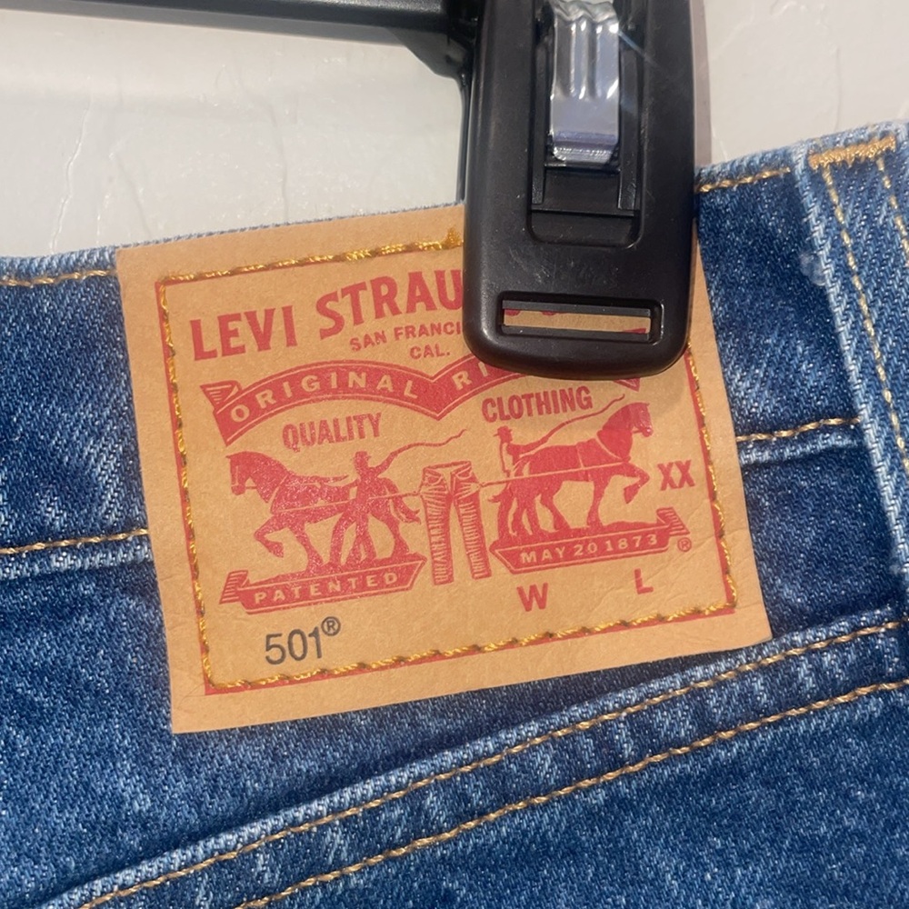 Womans Levi 501 Distressed Size 29 Jean Shorts - image 3